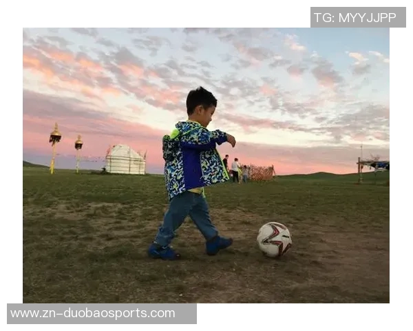 小足球场的快乐时光：孩子们的梦想与成长之地